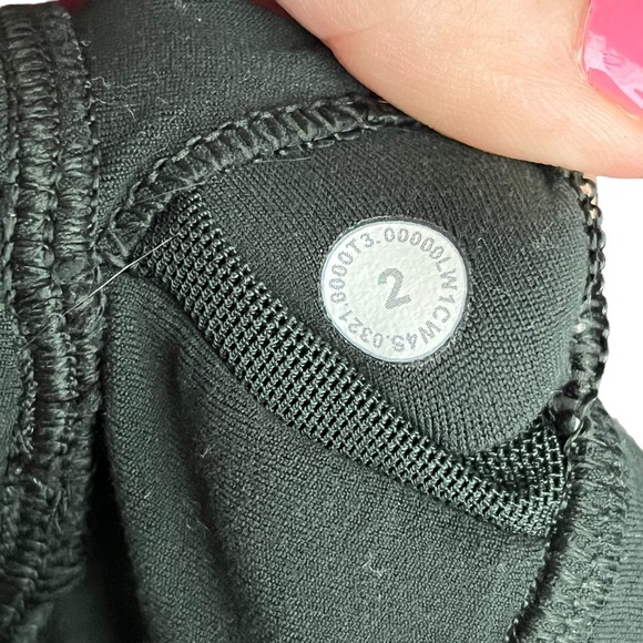 Lululemon Align
Tank Top
Rainforest Green
Size 2 - Picture 6 of 7